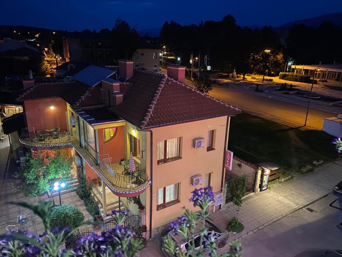 Family Hotel Kavrakovi Pavel Banya Exterior photo