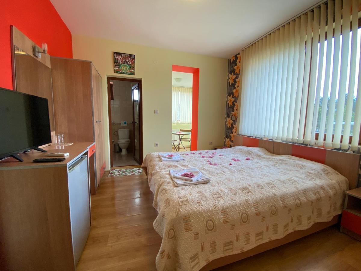 Family Hotel Kavrakovi Pavel Banya Exterior photo